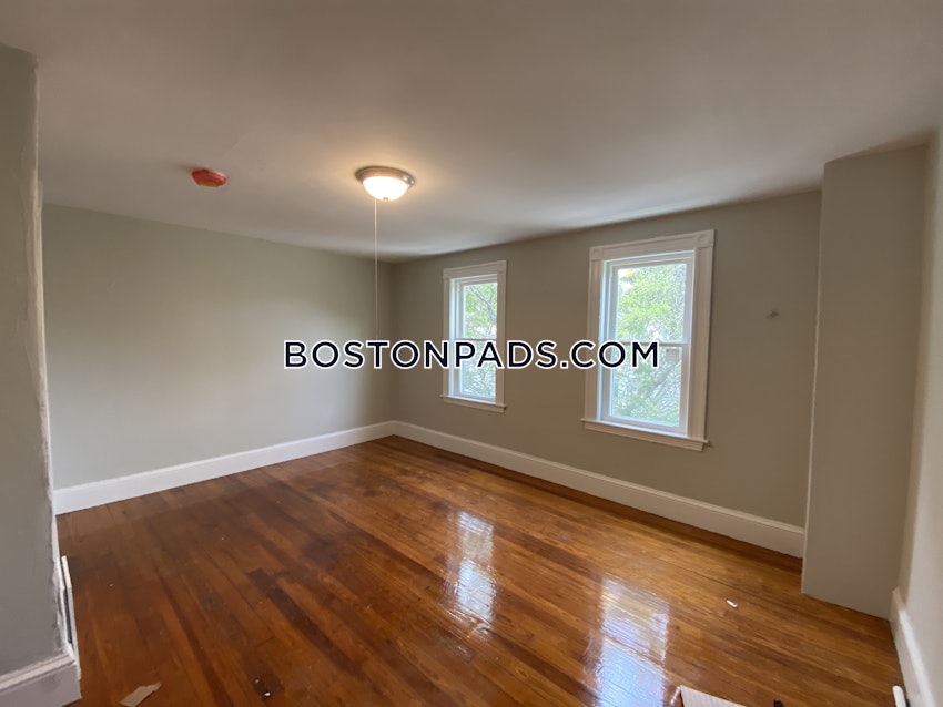 SOMERVILLE - TUFTS - 5 Beds, 1.5 Baths - Image 3