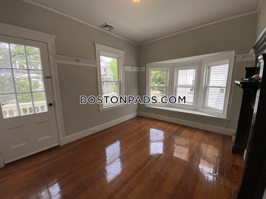 SOMERVILLE - TUFTS - 5 Beds, 1.5 Baths - Image 6