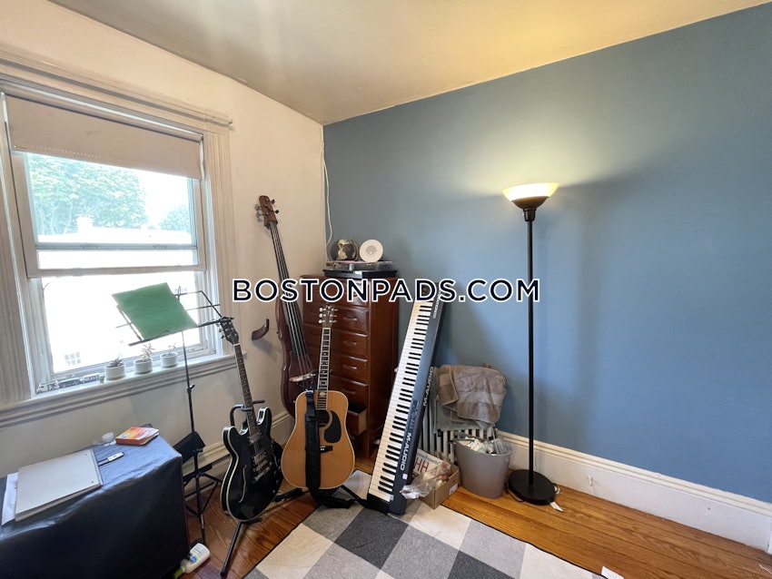 BOSTON - BRIGHTON - OAK SQUARE - 3 Beds, 1 Bath - Image 24