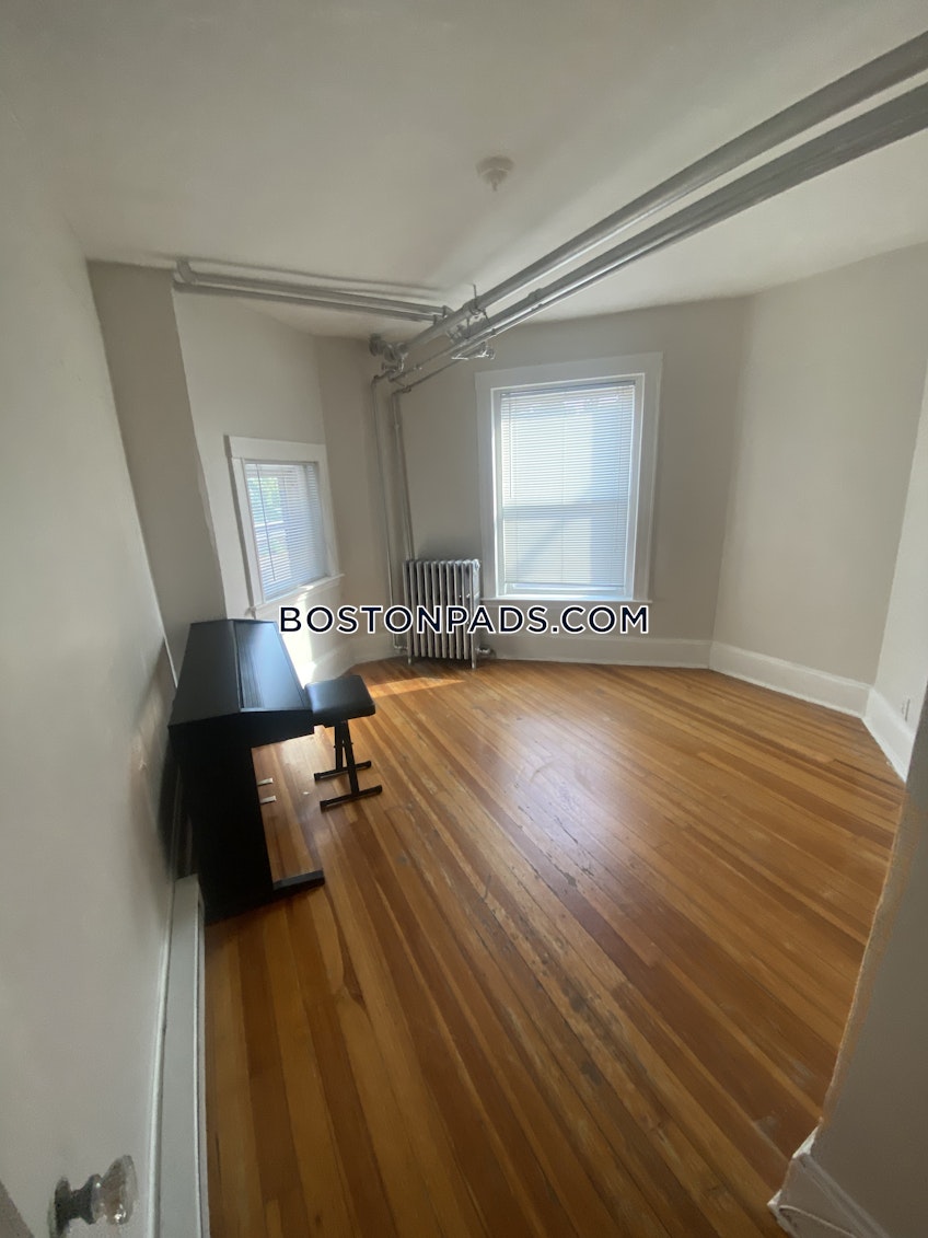 Boston - $2,400+ /month