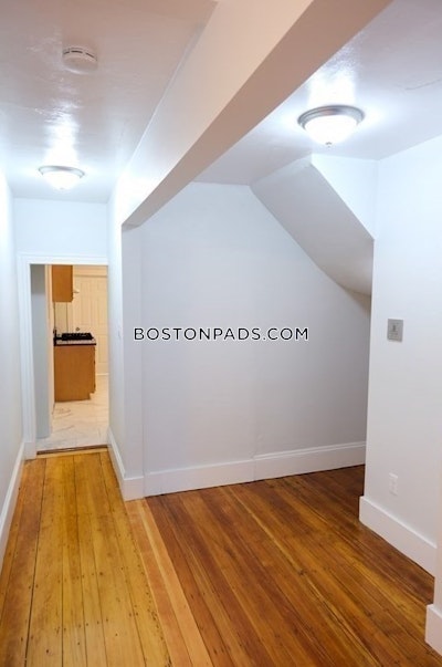 Dorchester Sunny 4 Bed 1 bath available NOW on Howell St in Boston! Boston - $3,200 No Fee