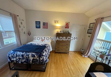 Boston - 6 Beds, 3 Baths