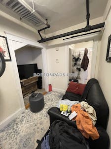 Allston Studio, 1 Bath Unit Boston - $2,000 No Fee