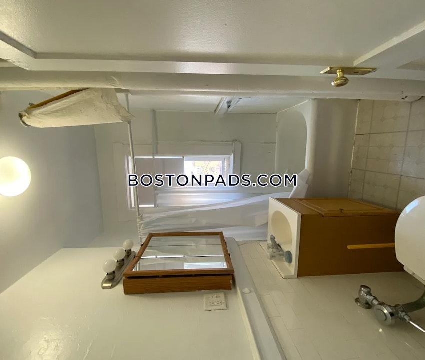 BOSTON - FENWAY/KENMORE - 1 Bed, 1 Bath - Image 3