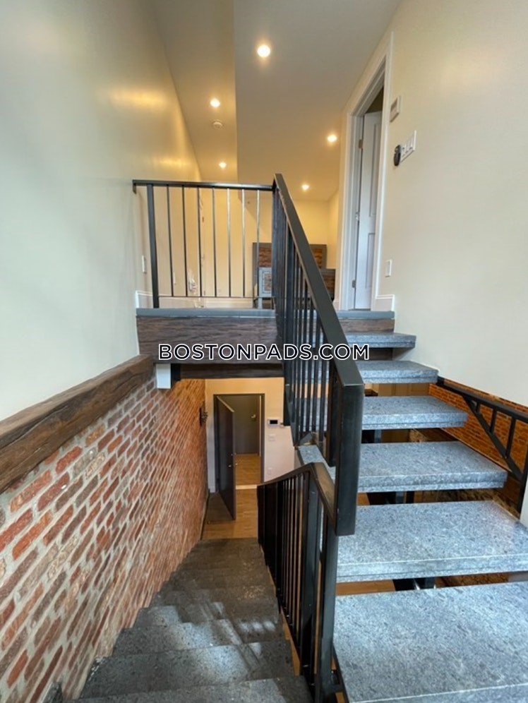 Commonwealth Ave., Boston