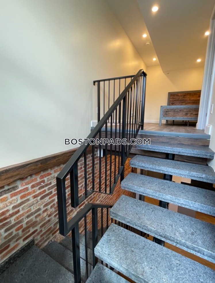 Commonwealth Ave., Boston