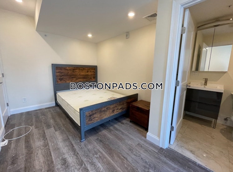 Commonwealth Ave., Boston