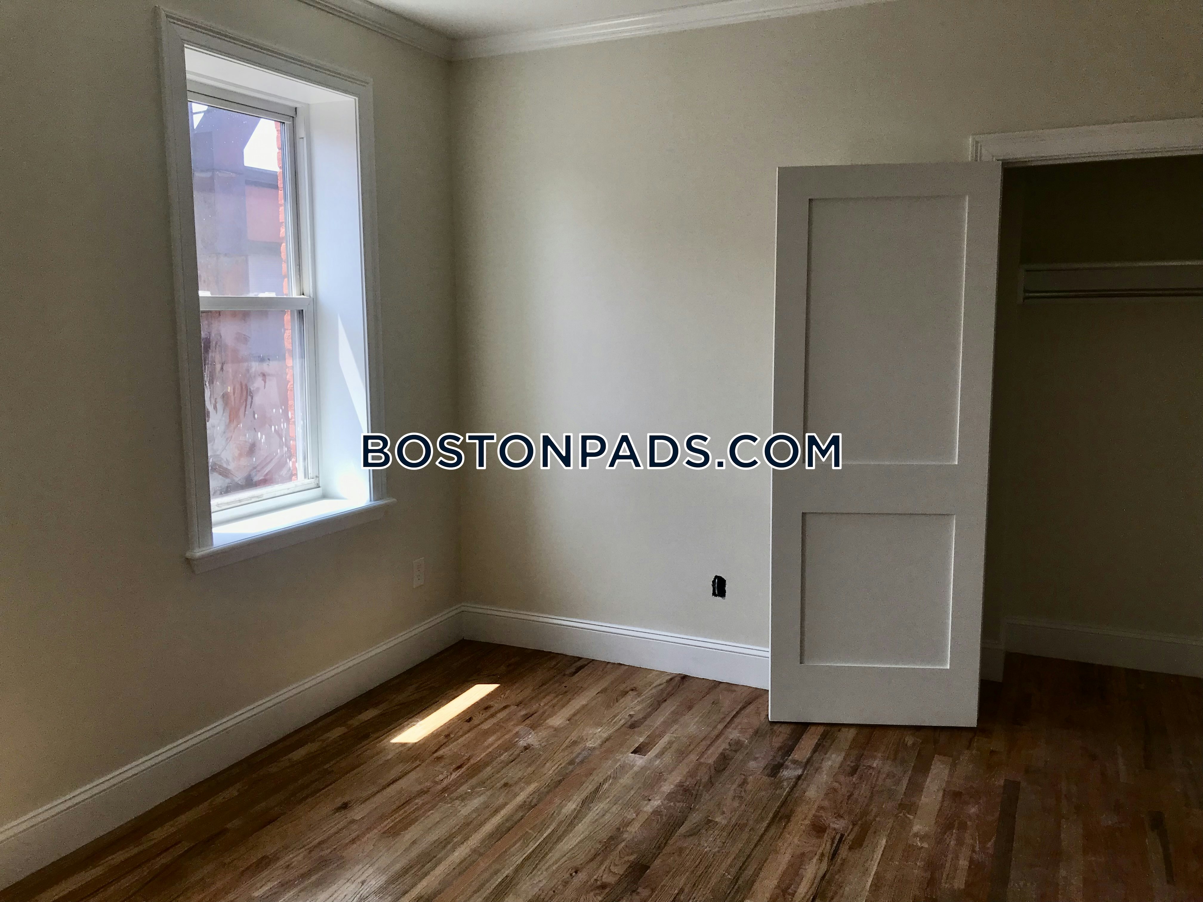 Boston - 5 Beds, 2 Baths