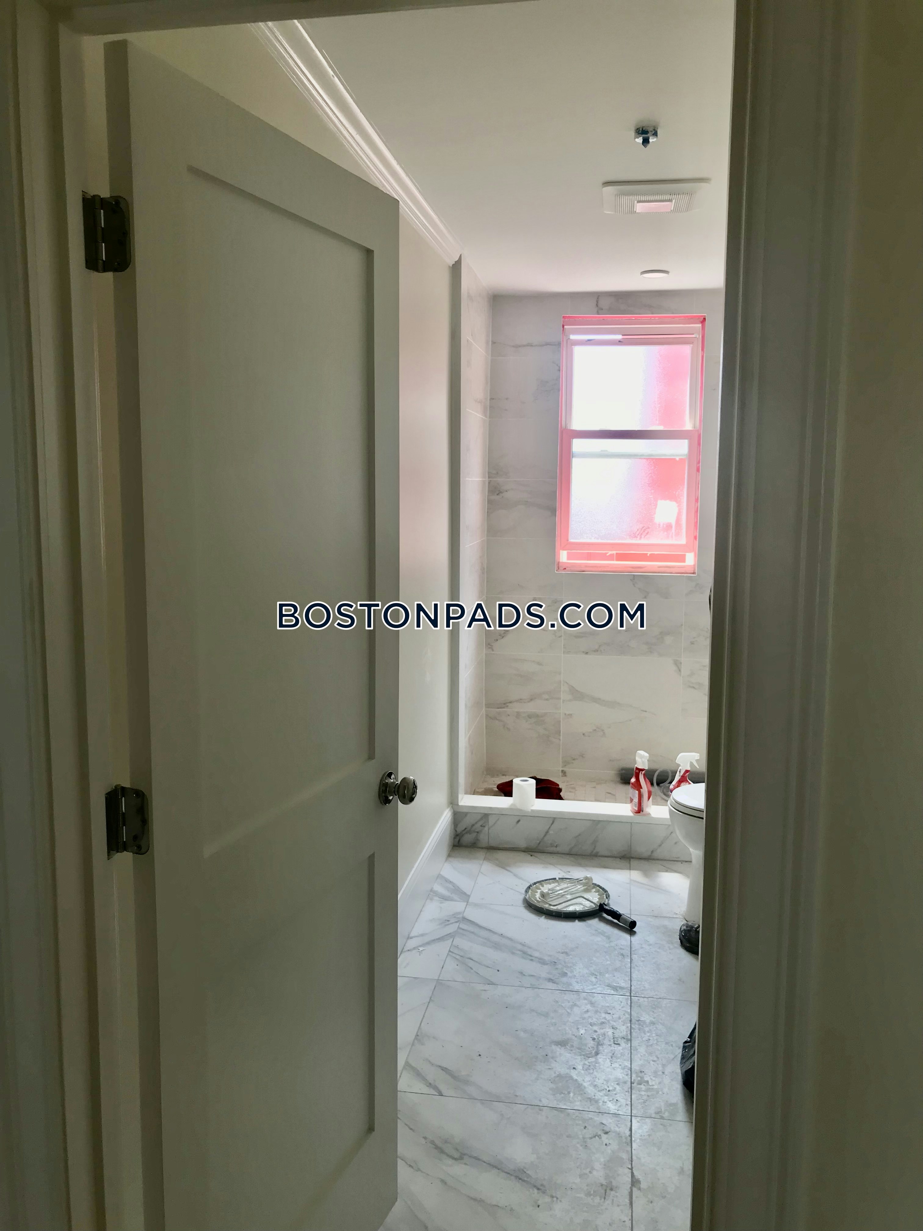 Boston - 5 Beds, 2 Baths