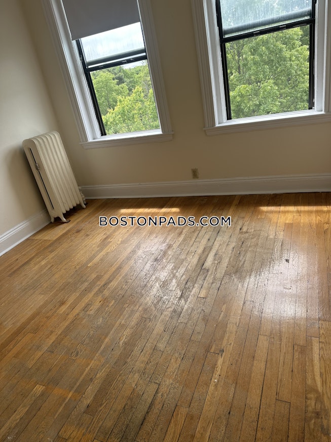 Boston - $2,400+ /mo
