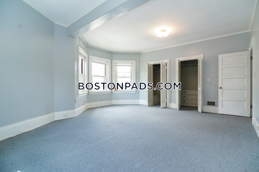 BOSTON - FENWAY/KENMORE - 4 Beds, 1 Bath - Image 3