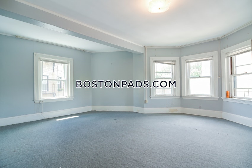 BOSTON - FENWAY/KENMORE - 4 Beds, 1 Bath - Image 4