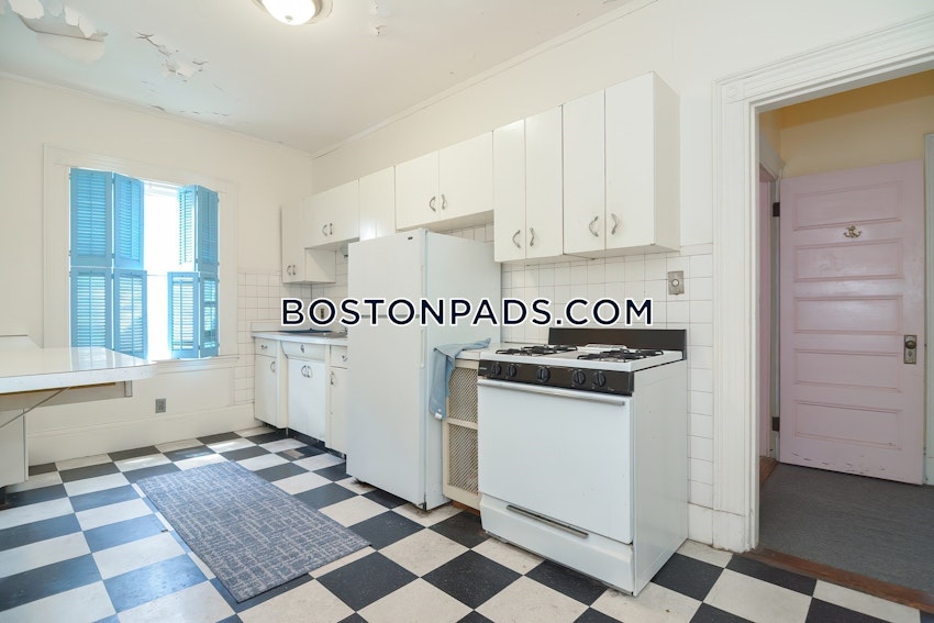 BOSTON - FENWAY/KENMORE - 4 Beds, 1 Bath - Image 5