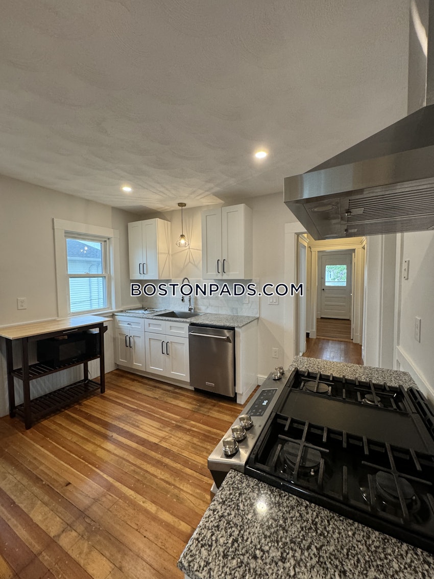 MEDFORD - TUFTS - 4 Beds, 1 Bath - Image 10