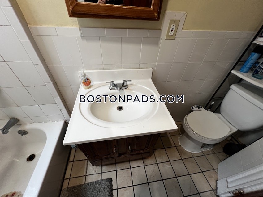 BOSTON - FORT HILL - 4 Beds, 1 Bath - Image 22