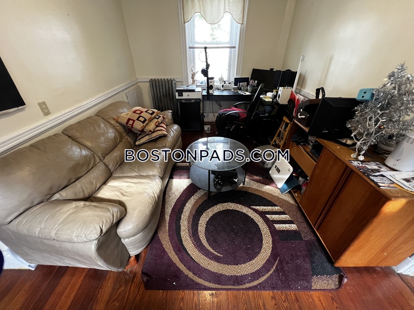 BOSTON - FORT HILL - 4 Beds, 1 Bath - Image 1