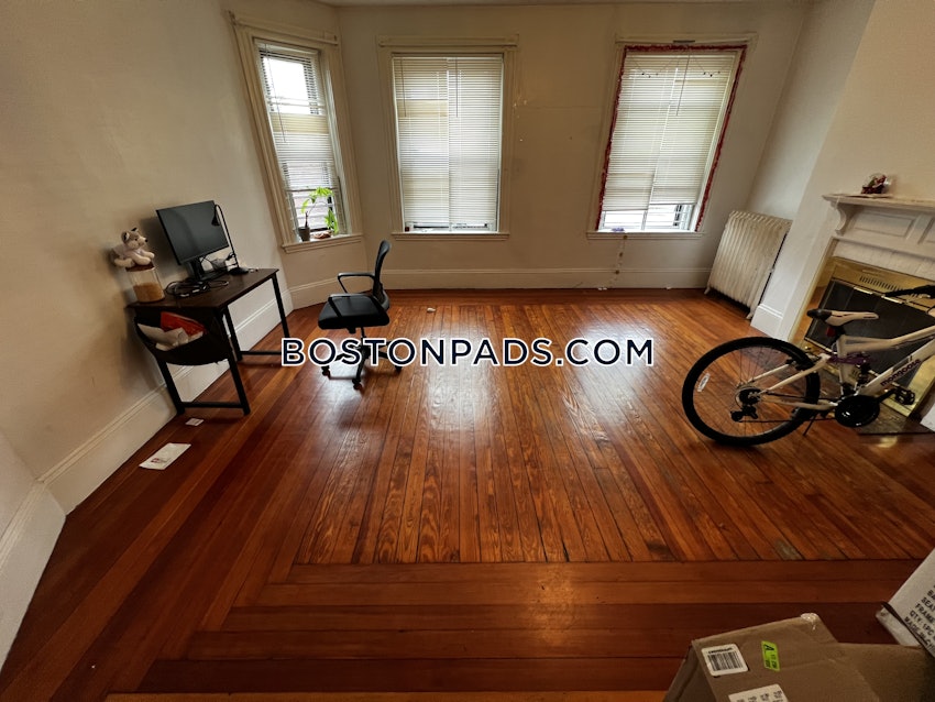BOSTON - FORT HILL - 3 Beds, 1 Bath - Image 2