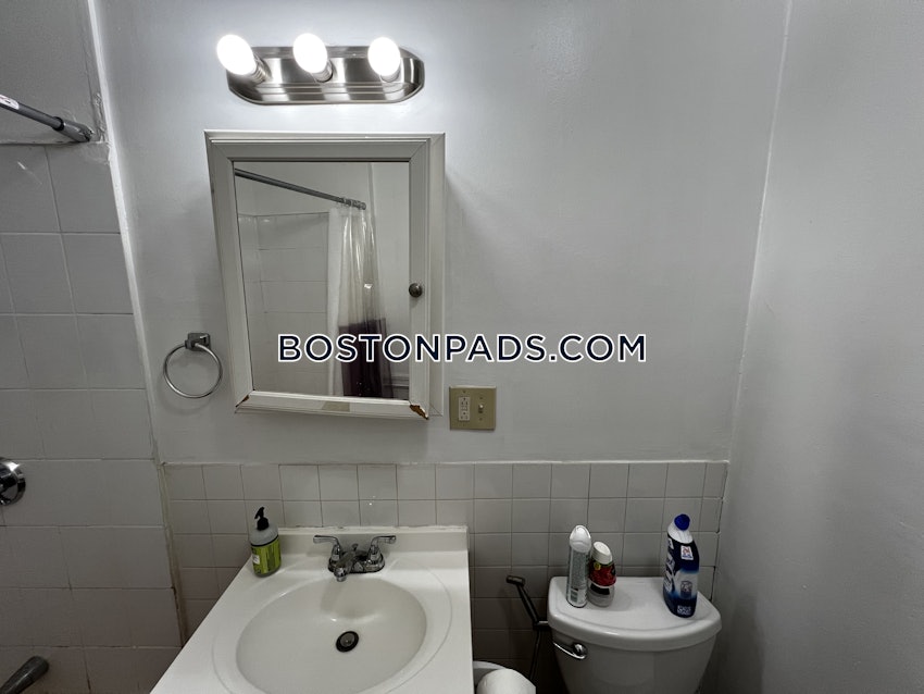 BOSTON - FORT HILL - 3 Beds, 1 Bath - Image 16