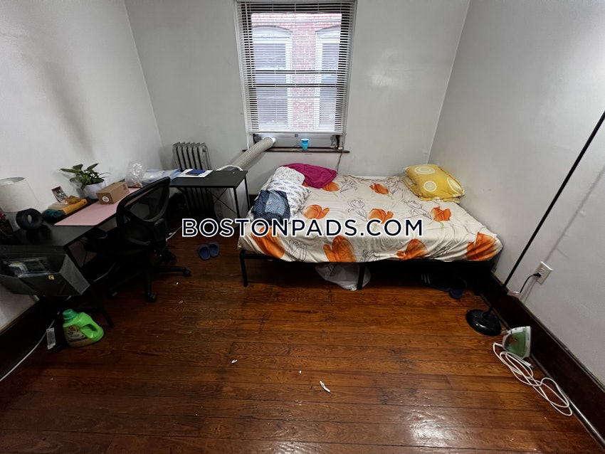 BOSTON - FORT HILL - 4 Beds, 1 Bath - Image 18