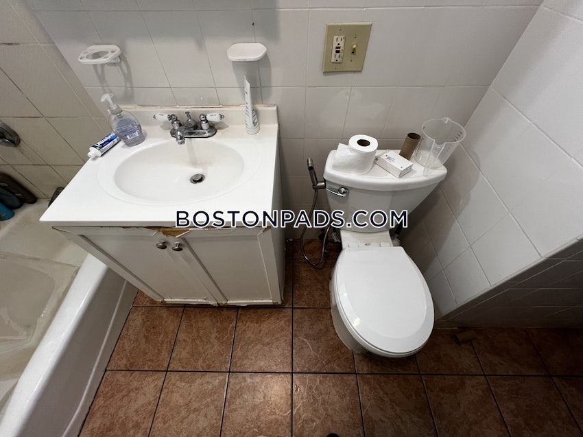 BOSTON - FORT HILL - 4 Beds, 1 Bath - Image 21
