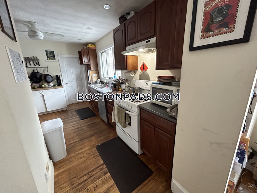 SOMERVILLE - DAVIS SQUARE - 5 Beds, 2 Baths - Image 2