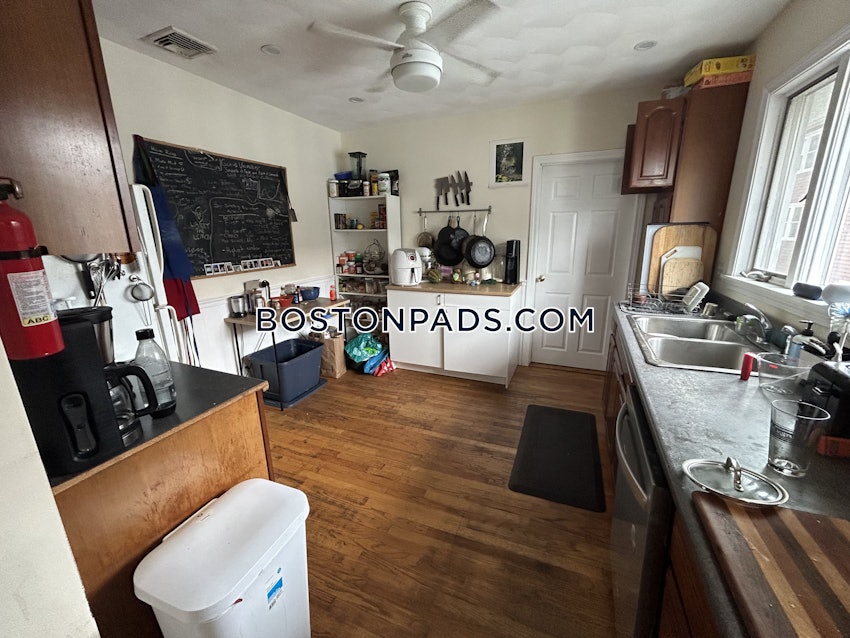 SOMERVILLE - DAVIS SQUARE - 5 Beds, 2 Baths - Image 3