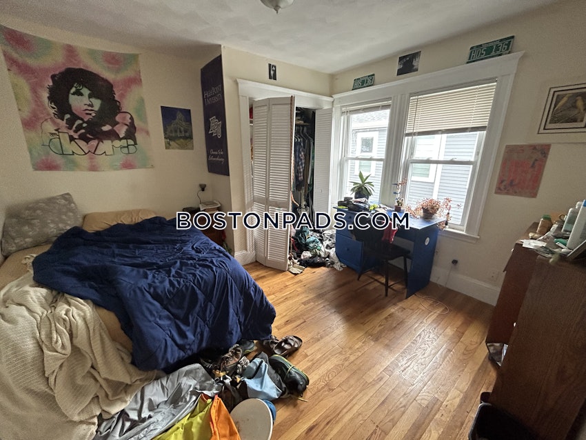 SOMERVILLE - DAVIS SQUARE - 5 Beds, 2 Baths - Image 7