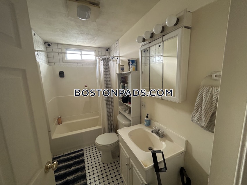 SOMERVILLE - DAVIS SQUARE - 5 Beds, 2 Baths - Image 9