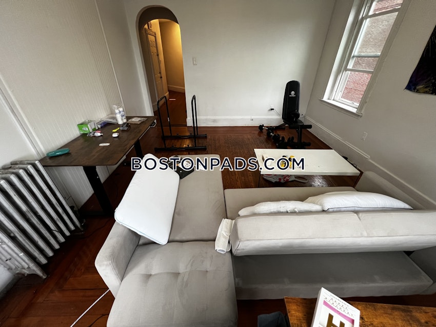 BOSTON - FORT HILL - 4 Beds, 1 Bath - Image 4