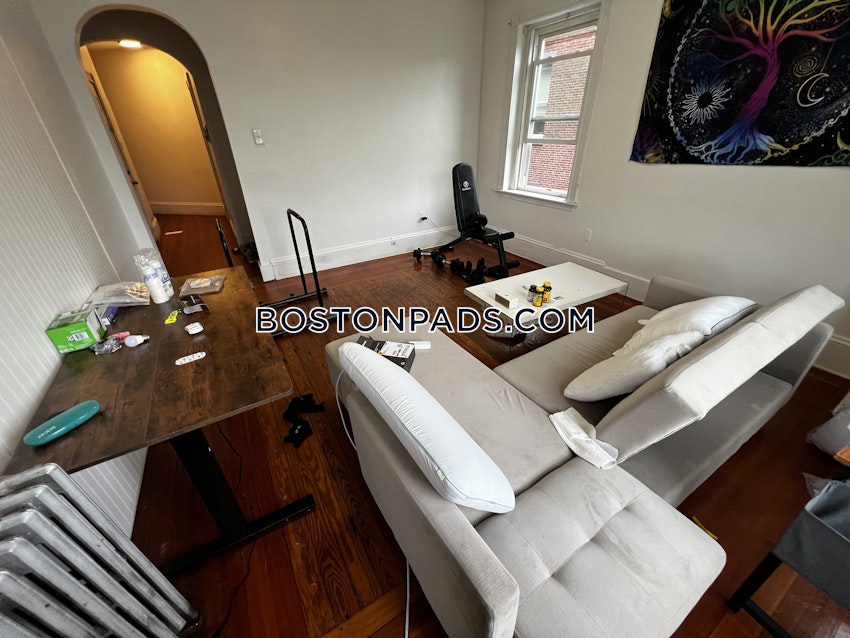 BOSTON - FORT HILL - 4 Beds, 1 Bath - Image 5