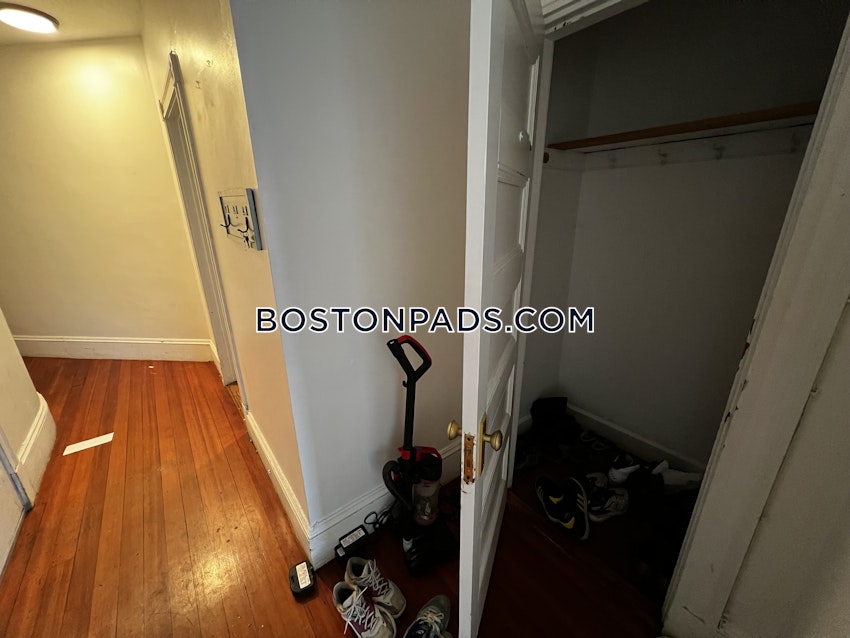 BOSTON - FORT HILL - 4 Beds, 1 Bath - Image 6