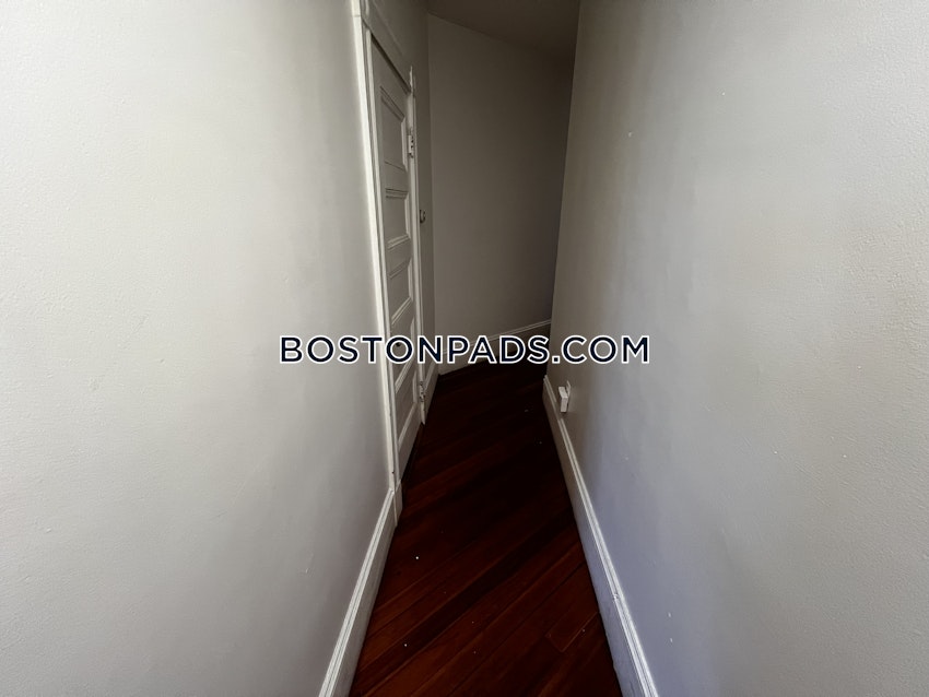 BOSTON - FORT HILL - 4 Beds, 1 Bath - Image 12