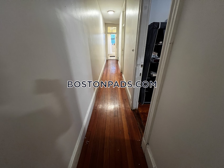 BOSTON - FORT HILL - 4 Beds, 1 Bath - Image 15