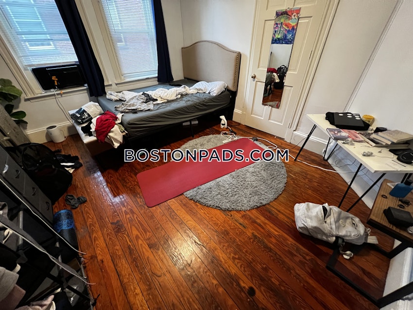 BOSTON - FORT HILL - 4 Beds, 1 Bath - Image 16