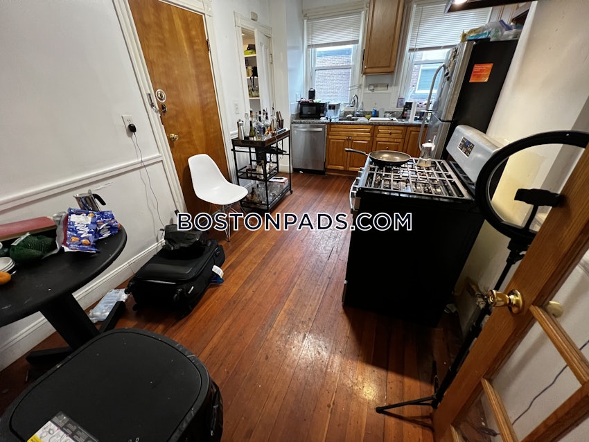 BOSTON - FORT HILL - 4 Beds, 1 Bath - Image 28