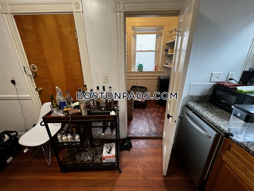 BOSTON - FORT HILL - 4 Beds, 1 Bath - Image 35