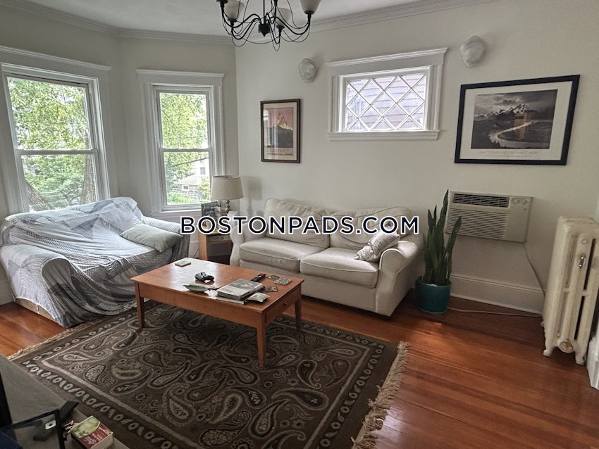 CAMBRIDGE - MT. AUBURN/BRATTLE/ FRESH POND - 3 Beds, 2 Baths - Image 2