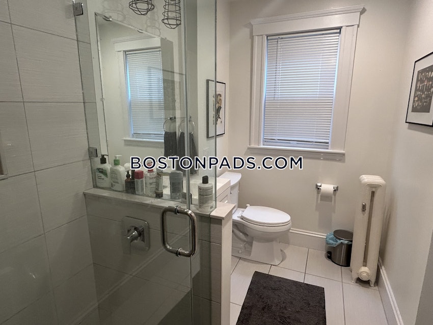 CAMBRIDGE - MT. AUBURN/BRATTLE/ FRESH POND - 3 Beds, 2 Baths - Image 3