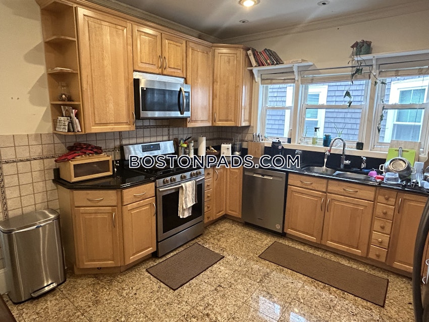 CAMBRIDGE - MT. AUBURN/BRATTLE/ FRESH POND - 3 Beds, 2 Baths - Image 10