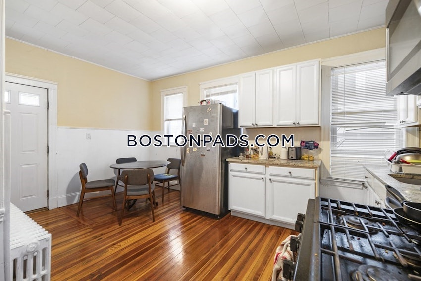 SOMERVILLE - DAVIS SQUARE - 3 Beds, 1 Bath - Image 25