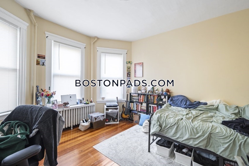 SOMERVILLE - DAVIS SQUARE - 3 Beds, 1 Bath - Image 27