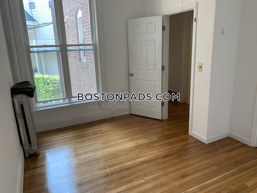 BOSTON - ALLSTON - 3 Beds, 1.5 Baths - Image 9