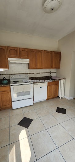 Leverett St./>, Brookline