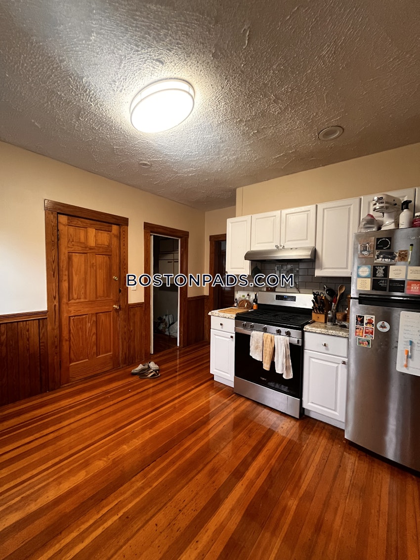 SOMERVILLE - WINTER HILL - 3 Beds, 1 Bath - Image 3