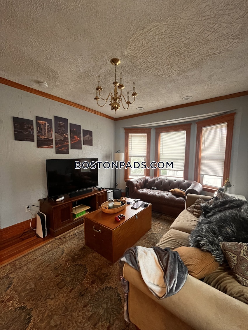 SOMERVILLE - WINTER HILL - 3 Beds, 1 Bath - Image 14