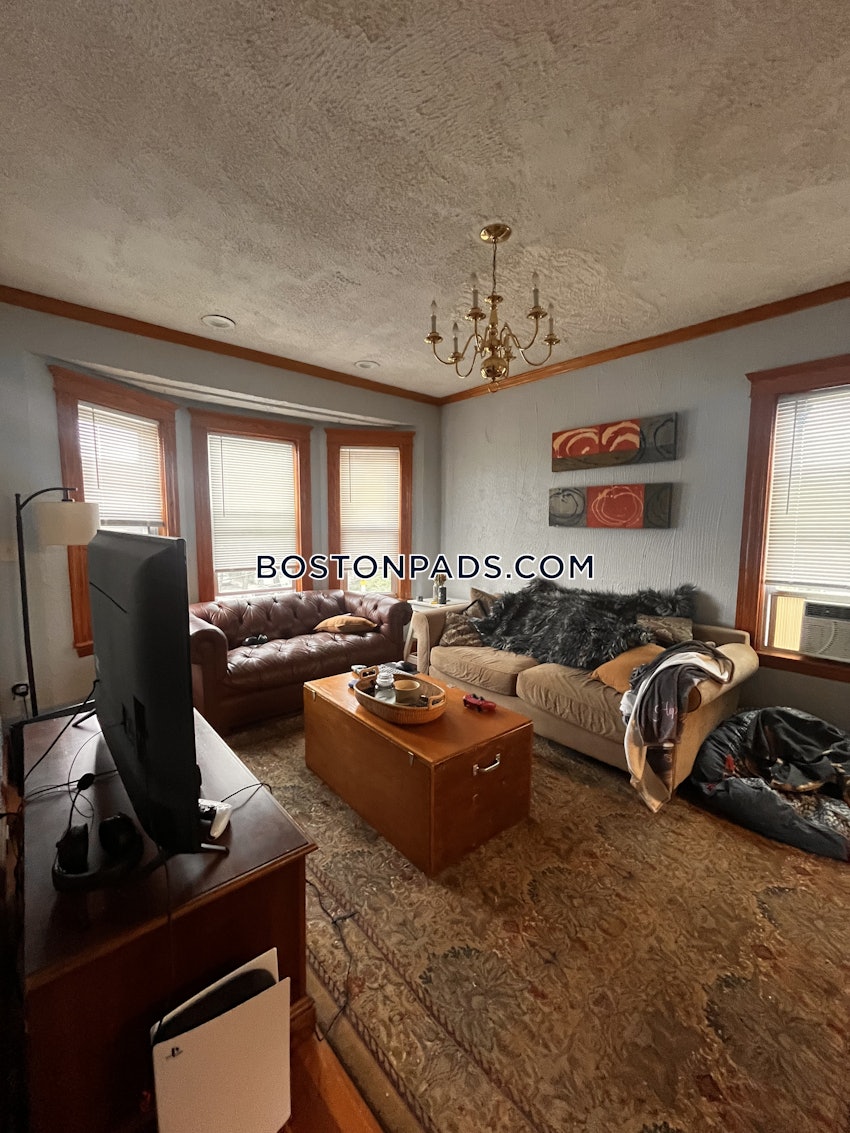 SOMERVILLE - WINTER HILL - 3 Beds, 1 Bath - Image 13