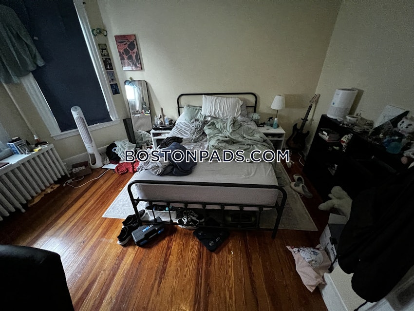 SOMERVILLE - DAVIS SQUARE - 3 Beds, 1 Bath - Image 37