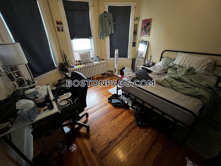 SOMERVILLE - DAVIS SQUARE - 3 Beds, 1 Bath - Image 38