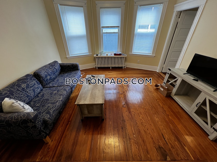 SOMERVILLE - DAVIS SQUARE - 3 Beds, 1 Bath - Image 44