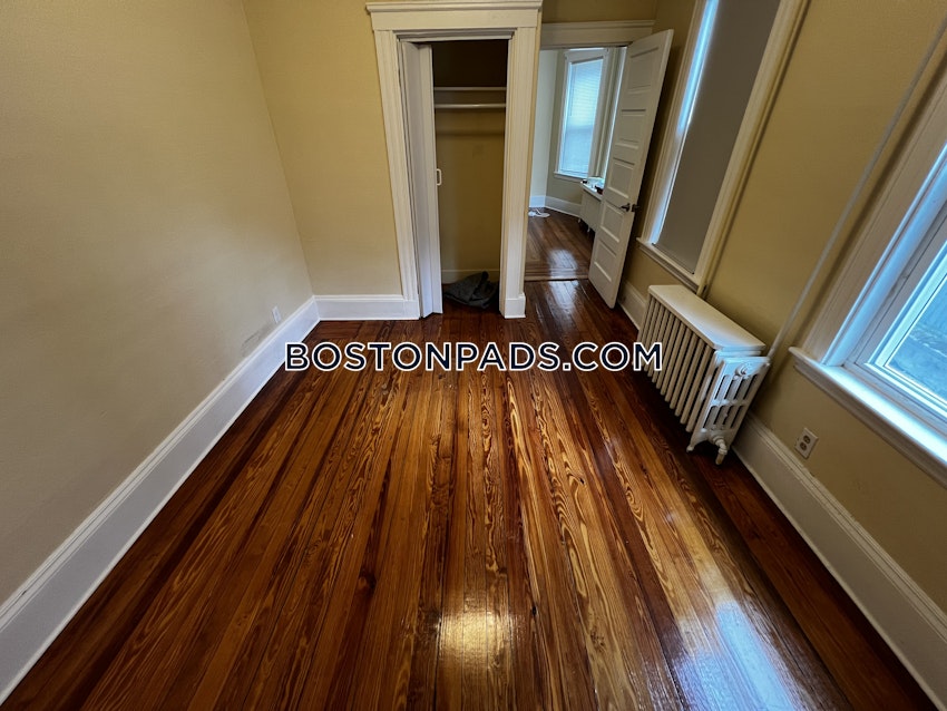 SOMERVILLE - DAVIS SQUARE - 3 Beds, 1 Bath - Image 16